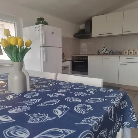 Slani Vir, Miljkovica Appartement Vir