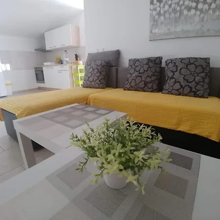 Slani Vir, Miljkovica Appartement *